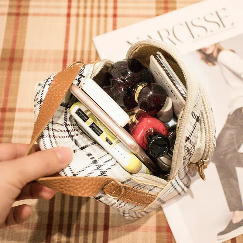 ChicNomade - Sac à dos rétro à carreaux avec impression florale – Image 3